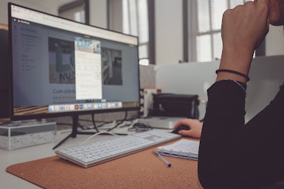 Com D'Artisans - Agence De Communication Et Création De Site Internet Vendée - La Roche Sur Yon, Concepteur de Sites Web à La Roche-sur-Yon